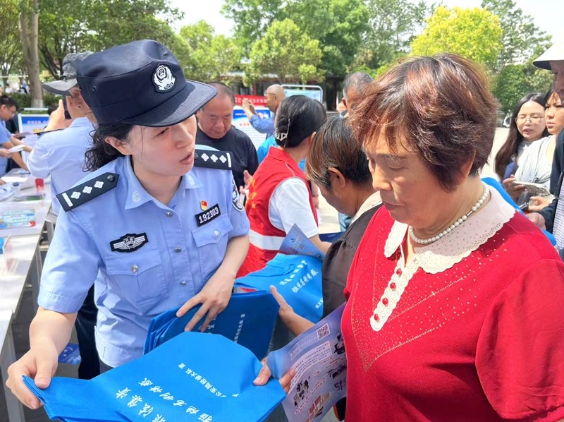 与民同心 为您守护 巩义市经侦大队开展主题宣传活动助力市场调查